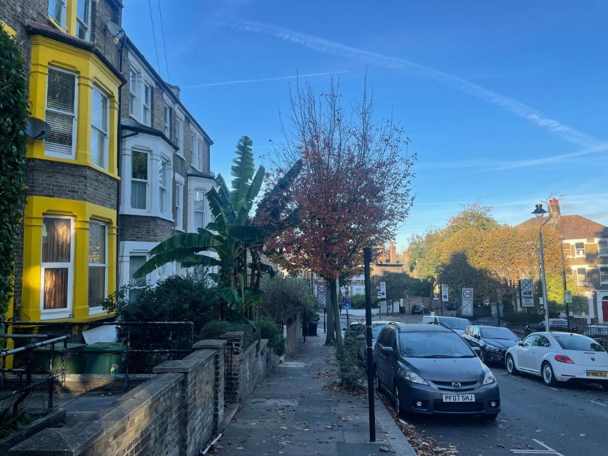 Self-Contained Flat On The 2Nd Floor You Will Share With One Other Guest, In A Family House 2 Minutes Walk From Tufnell Park Station 2Nd Floor With Stairs لندن المظهر الخارجي الصورة