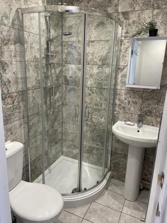 Self-Contained Flat On The 2Nd Floor You Will Share With One Other Guest, In A Family House 2 Minutes Walk From Tufnell Park Station 2Nd Floor With Stairs لندن المظهر الخارجي الصورة