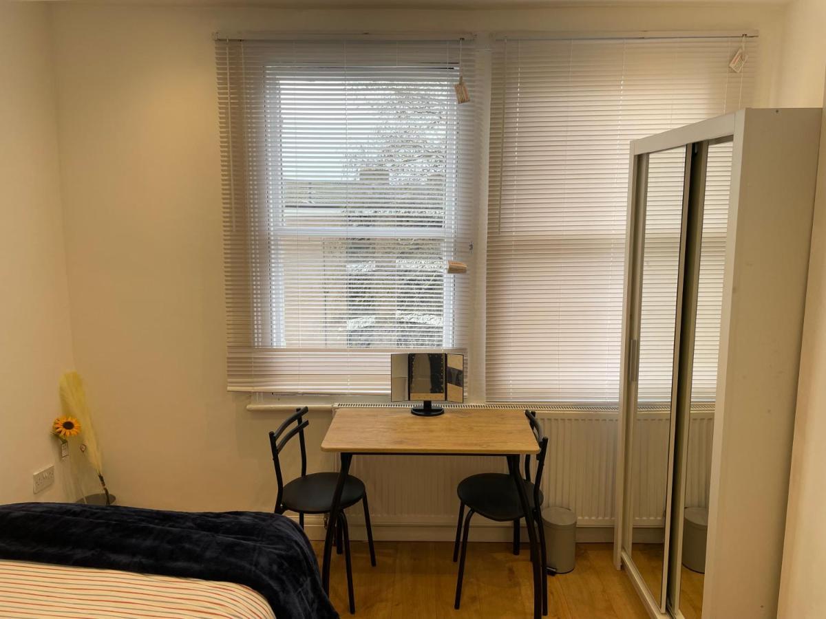 Self-Contained Flat On The 2Nd Floor You Will Share With One Other Guest, In A Family House 2 Minutes Walk From Tufnell Park Station 2Nd Floor With Stairs لندن المظهر الخارجي الصورة