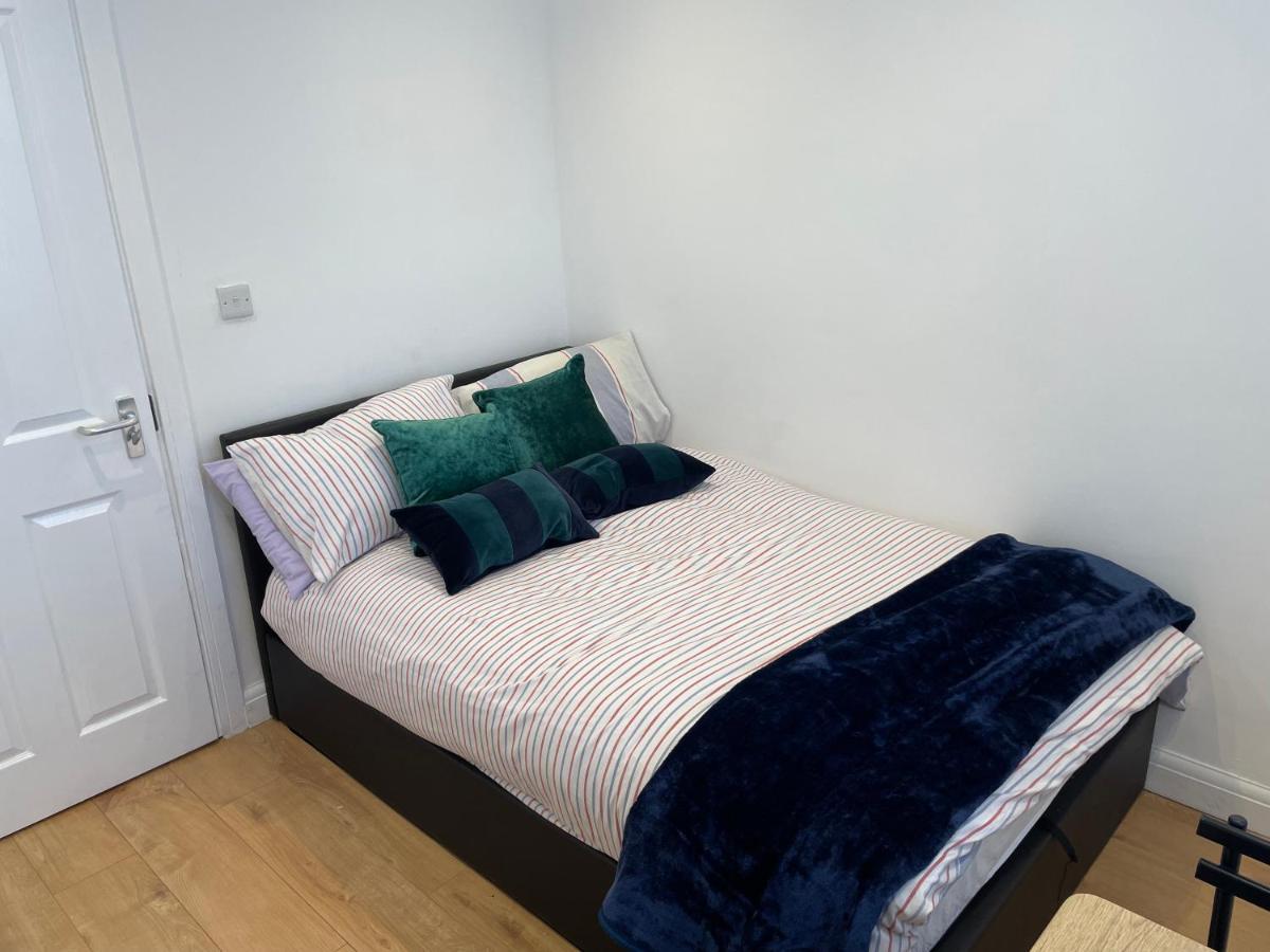 Self-Contained Flat On The 2Nd Floor You Will Share With One Other Guest, In A Family House 2 Minutes Walk From Tufnell Park Station 2Nd Floor With Stairs لندن المظهر الخارجي الصورة