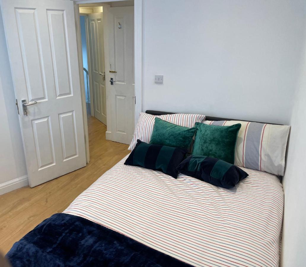 Self-Contained Flat On The 2Nd Floor You Will Share With One Other Guest, In A Family House 2 Minutes Walk From Tufnell Park Station 2Nd Floor With Stairs لندن المظهر الخارجي الصورة