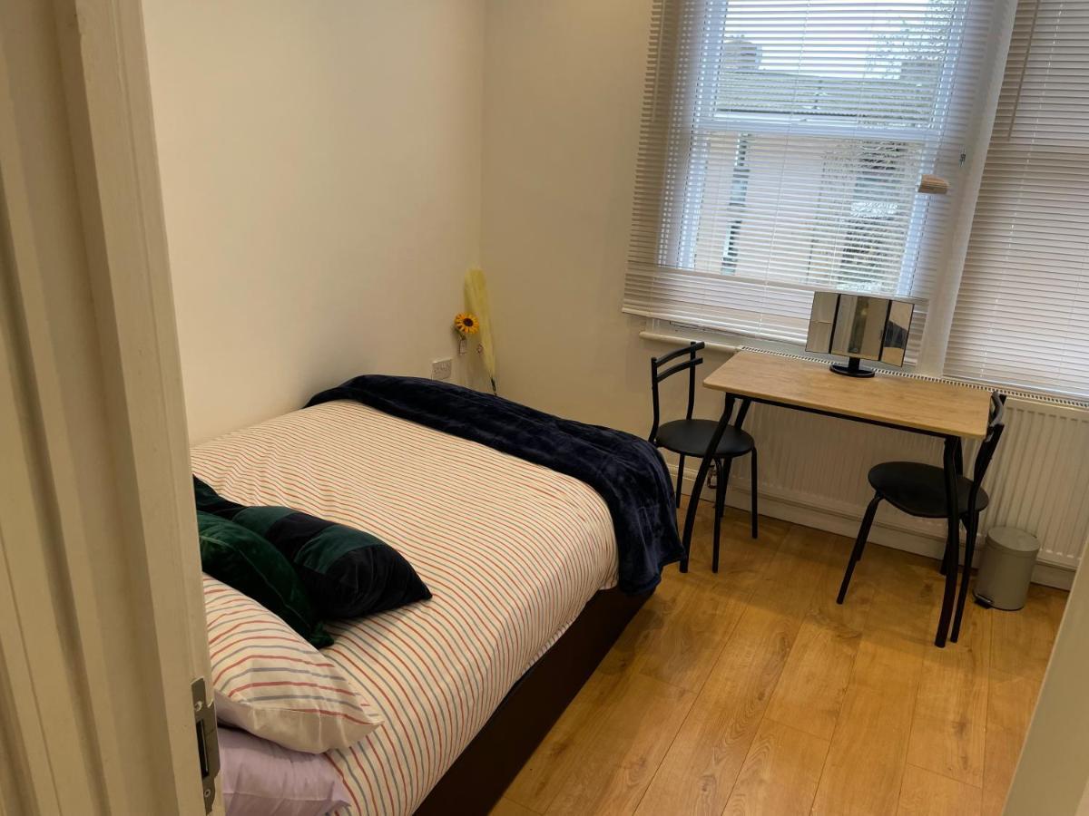 Self-Contained Flat On The 2Nd Floor You Will Share With One Other Guest, In A Family House 2 Minutes Walk From Tufnell Park Station 2Nd Floor With Stairs لندن المظهر الخارجي الصورة